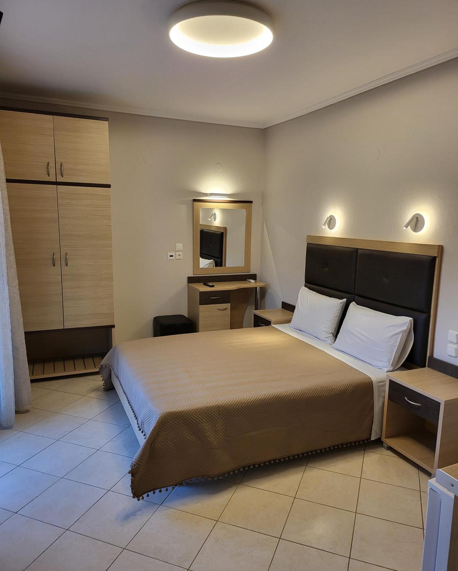 House Spanos Sarti Bagian luar foto